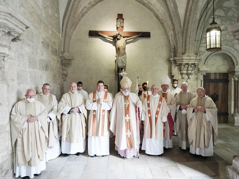 Nuntius mit dem Diakon und seinen Mitbrüdern Nuntius mit dem Diakon und seinen Mitbrüdern